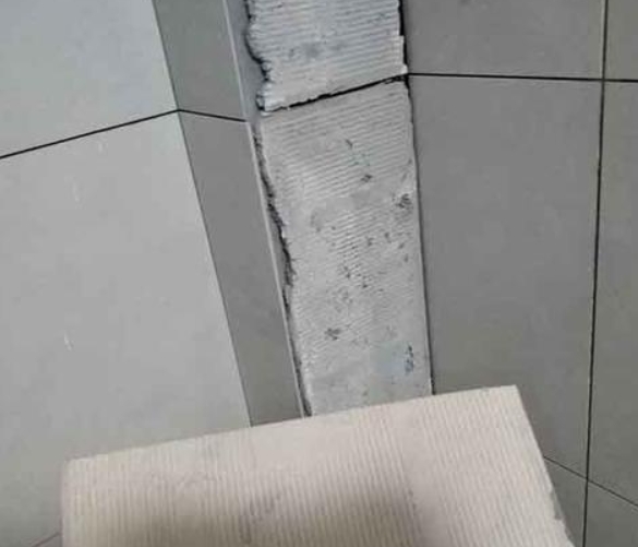 株洲市瓷砖空鼓维修公司分享下厨房瓷砖脱落的补救措施。
